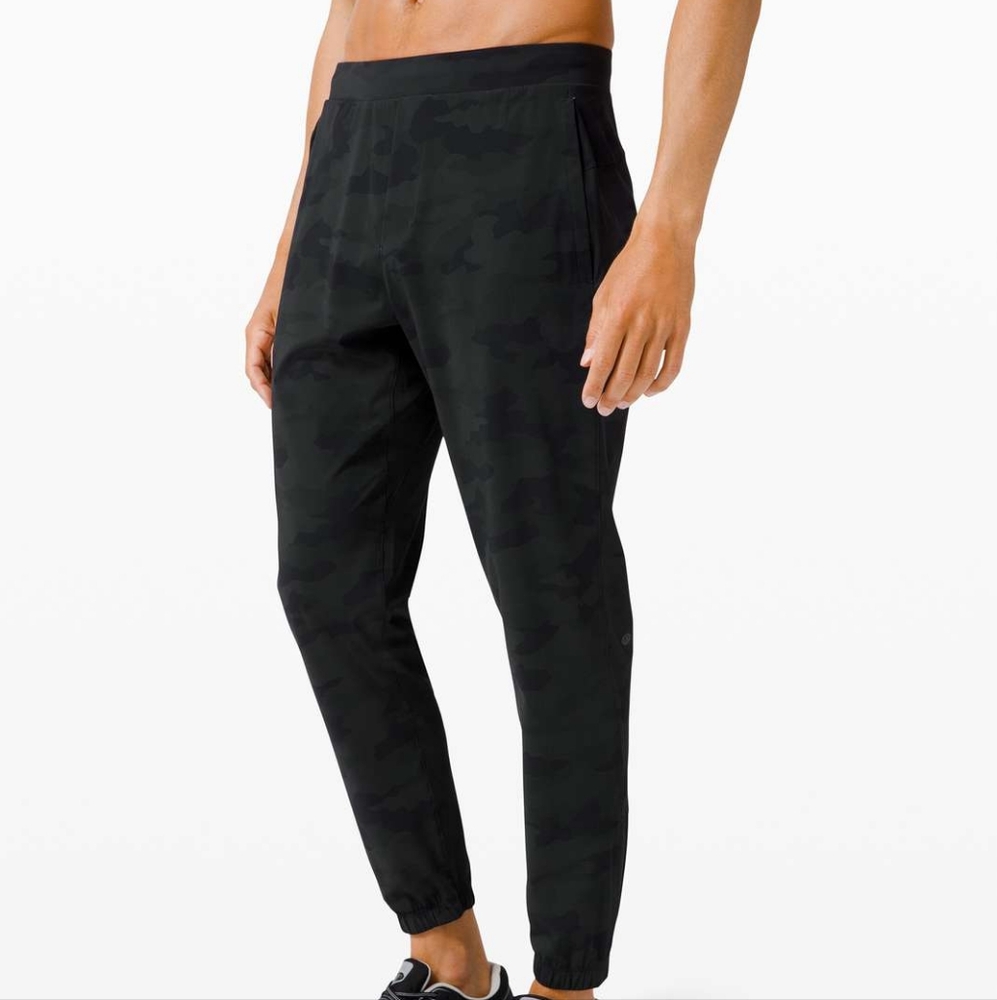 Lululemon Surge Jogger *29" Size XS in Black Camo